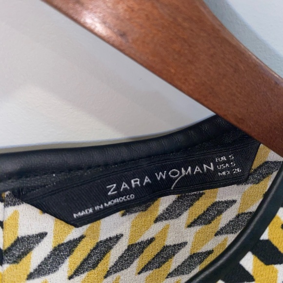 Zara Geometric Pattern Blouse - Picture 3 of 4